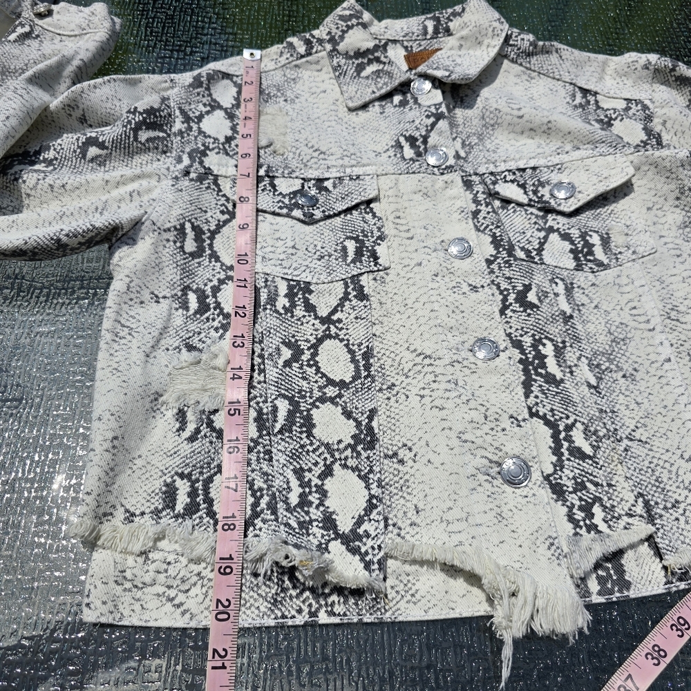 POL Leopard Print Distressed Jacket, Size Small, Gorgeous!! NWOT - Picture 9 of 10